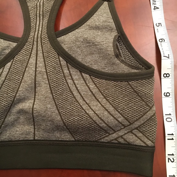 Athletic Works workout top with removable pads in bra section - Picture 8 of 8